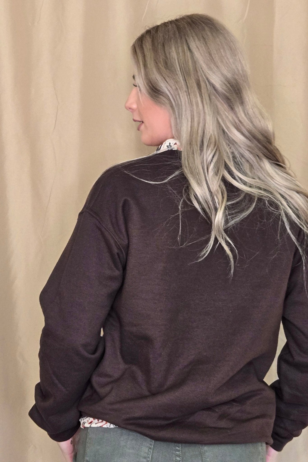 "Howdy" Embroidered Western Sweatshirt — Soft Gildan Fabric Cowboy Welcome - Rooted & Reckless Co.